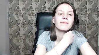 cutie Pretty lady pulls pussy in the bath