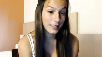 prins_ltna Hot babe fucks herself with glass dildo