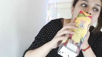 nicolle_bunny Gorgeous blonde girl gracefully caresses holes