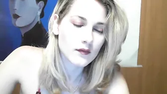 palach2323 Shy slut with a nice ass fucks pussy