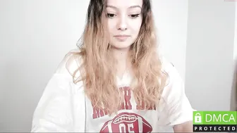 yandere69 Cute babe squeezes pussy dildo