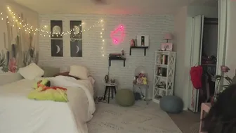 doubedeesarai charming confused handjob both crevices