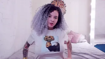 alyssafabulous dark haired prostitute caresses big tits