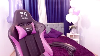 alyssafabulous magnificent queen jumping on sex toy