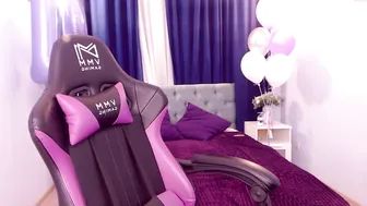 alyssafabulous magnificent queen jumping on sex toy