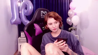 alyssafabulous cute slut fucks himself in the ass