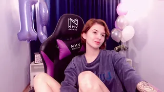 alyssafabulous cute slut fucks himself in the ass