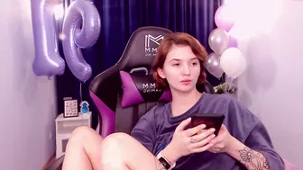alyssafabulous cute slut fucks himself in the ass