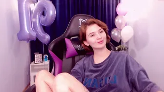 alyssafabulous cute slut fucks himself in the ass