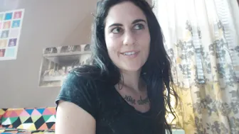 Erin skinny squirt stretches the vagina