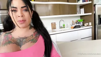 unacakez gorgeous blonde seduces with big tits