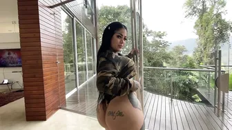 unacakez bitch with big tits rides vagina toy
