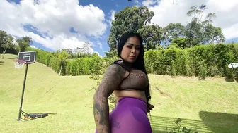 unacakez sexy lady jerks off pussy with vibrator