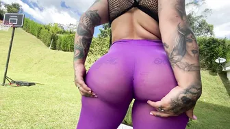 unacakez sexy lady jerks off pussy with vibrator