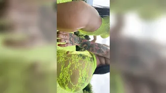 unacakez hot chick rides phallus