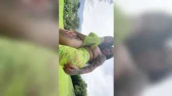 unacakez hot chick rides phallus