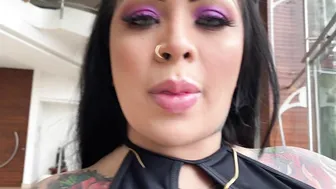 unacakez ardent slut seduces with a huge ass