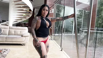 unacakez ardent slut seduces with a huge ass