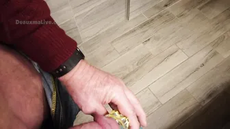 deauxma fucks her pussy