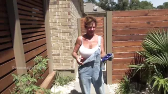 deauxma crazy chick caresses sex lips