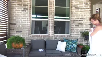 deauxma gorgeous babe dancing striptease