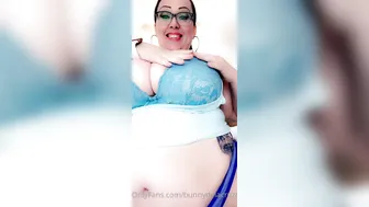 bunnydelacruz69 big breasted passion rubs the body with oil