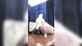 bunnydelacruz69 mature mare recklessly caresses pussy