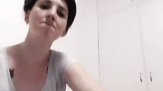 blancalily demonstratively masturbating on cam