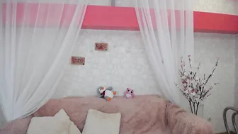 addelyn__moon chaturbate depraved plays with her holes