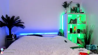 _virtual_lady_ chaturbate skinny bitch jerking pussy with phallus