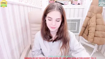 veronika_coy chaturbate gorgeous mare gently massages pussy