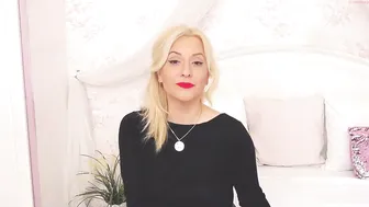 saralucky chaturbate blonde with cool ass shows wide anus