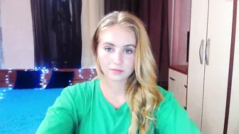 lillian_henry chaturbate mad passion gently caresses her pussy