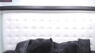 niki_vinter chaturbate tender small fucks herself in the pussy