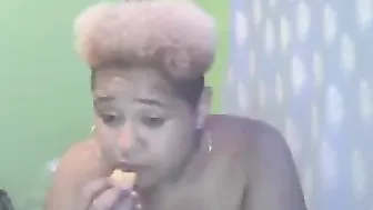 lotusflower420710 chaturbate gently pushes the toy in her pussy
