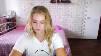 lillian_henry chaturbate sweet lady caresses pussy