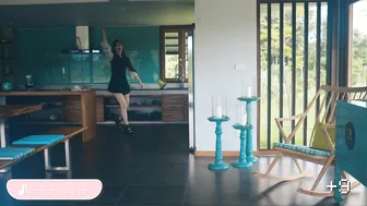 newchloe18 chaturbate housewalker reveals her delicious body