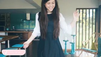 newchloe18 chaturbate housewalker reveals her delicious body