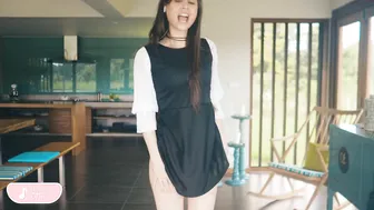 newchloe18 chaturbate housewalker reveals her delicious body