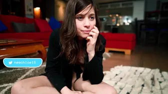newchloe18 chaturbate beautiful chick jerks off her cunt
