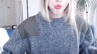 missalice_94 myfreecams black-haired young lady in stockings masturbates her shaved pussy