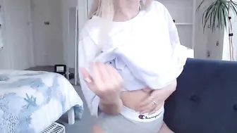 missalice_94 myfreecams the bitch paid the courier for the pizza