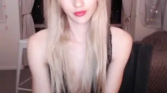 missalice_94 myfreecams Black-haired female