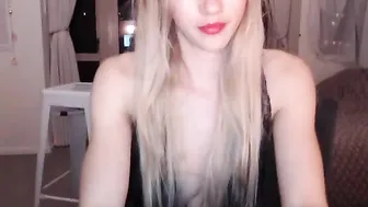 missalice_94 myfreecams Black-haired female