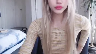 missalice_94 myfreecams beautiful slut plows pussy with phallus