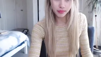 missalice_94 myfreecams beautiful slut plows pussy with phallus