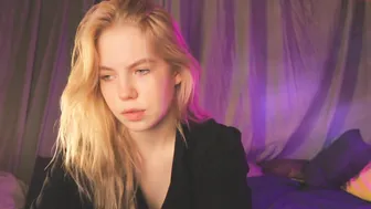 blondie_sophie chaturbate playing with her ass and pussy