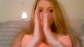 brittany_xx myfreecams to the cute chick rubs her clit