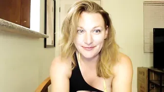 biancaandhubby chaturbate sucks rubber penis