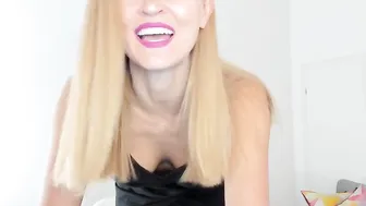 aoifeoneal myfreecams naughty mare fucks pussy sex machine